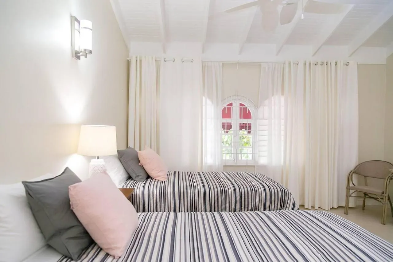 Captivating 2-Bed Town-House In Kingston