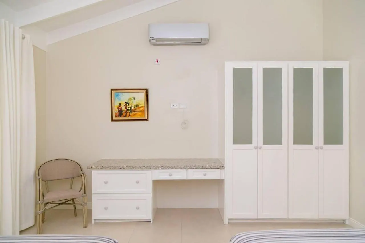 Captivating 2-Bed Town-House In Kingston Holiday home