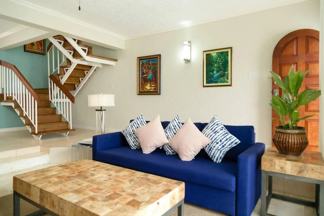 Captivating 2-Bed Town-House In Kingston
